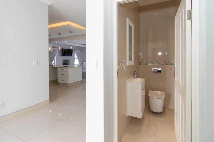 5 Bedroom Property for Sale in Val De Vie Estate Western Cape